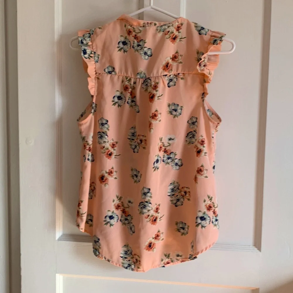 Pretty Ruffled Blouse - Picture 4 of 4